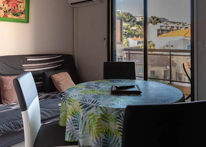 Location T2 + Avec Parking, Centre, Proche - Fr-1-803-19 * Le Lavandou